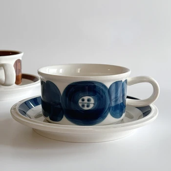 Retro marrom xícara de café e pires conjunto de meia-idade de azul pintadas a mão de flor de alta qualidade latte taça de cerâmica de alto valor de tipo de