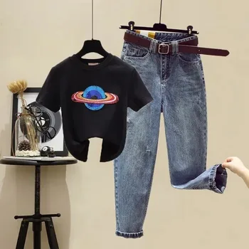 Duas peças para as Mulheres de Verão, Estilo Novo Planeta Vestido de manga Curta T-shirt das Mulheres + High-rise Arrancadas em linha Reta-leg Jeans